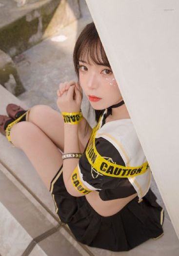 尿壶play按在腿上H_HD电影全集观看
