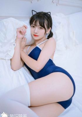 总裁当众打开双腿任人玩弄_DVD在线观看